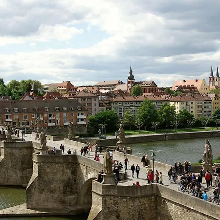 Western Wuerzburg-sued Готель Вюрцбург